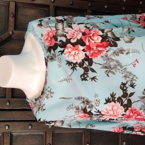 𝅺new Richly colored floral ladies size XL long sleeve blouse - Picture 3 of 6